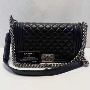 Chanel boy bag Quilted Leather Bag